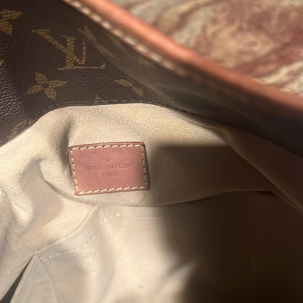 Authentic 🌺LOUIS VUITTON Artsy MM Monogram LV Hobo Shoulder bag - Picture 4 of 9